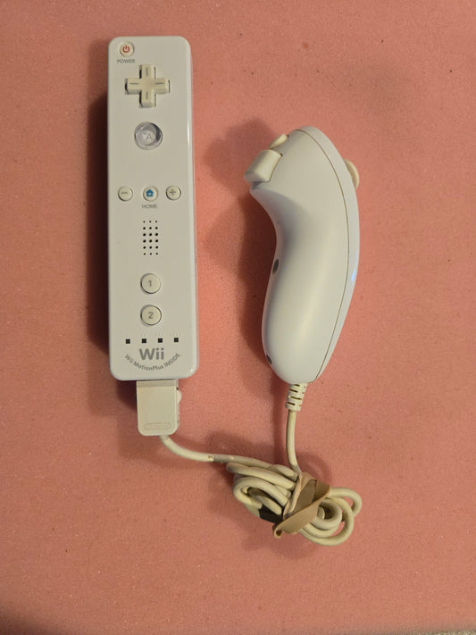 Wii Remote W/ Motion Plus & Nunchuk - Nintendo Wii