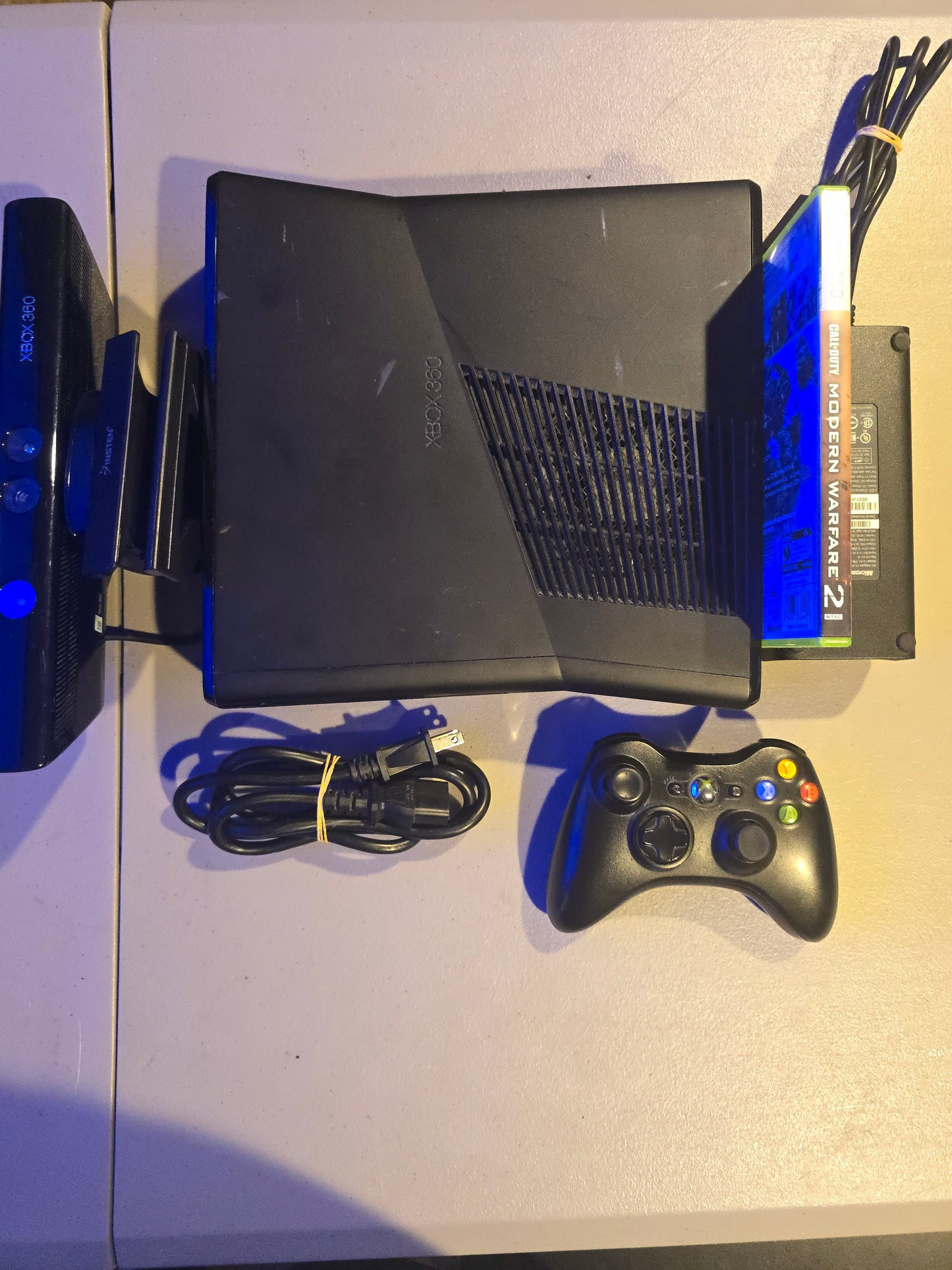 Xbox 360 Slim Console 250GB - Bundle With Kinect & Game Included